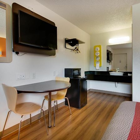 Motel 6-Salina, Ks Екстериор снимка
