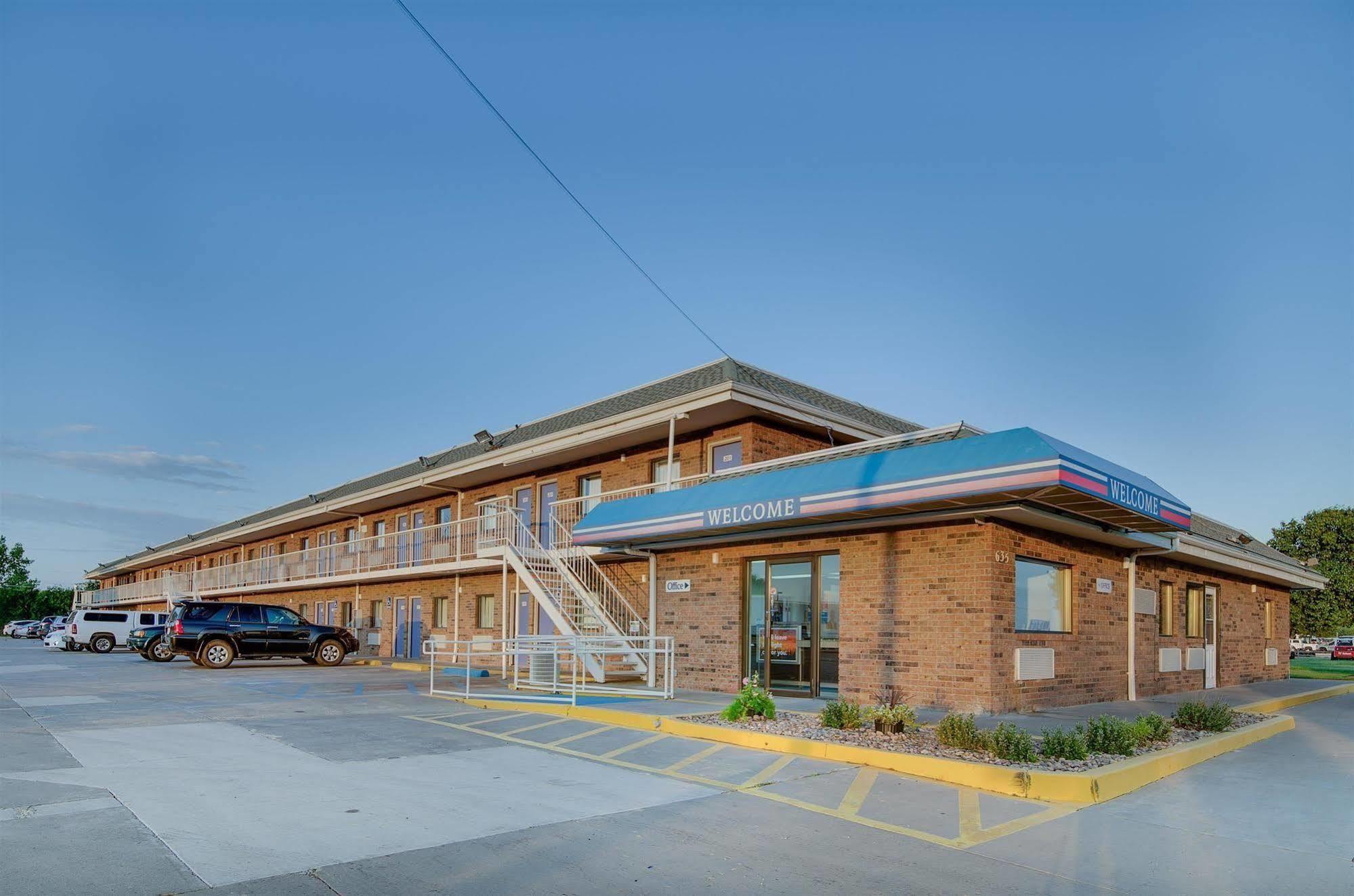 Motel 6-Salina, Ks Екстериор снимка