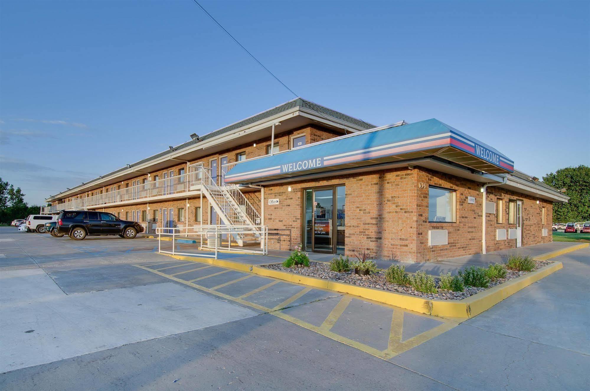 Motel 6-Salina, Ks Екстериор снимка