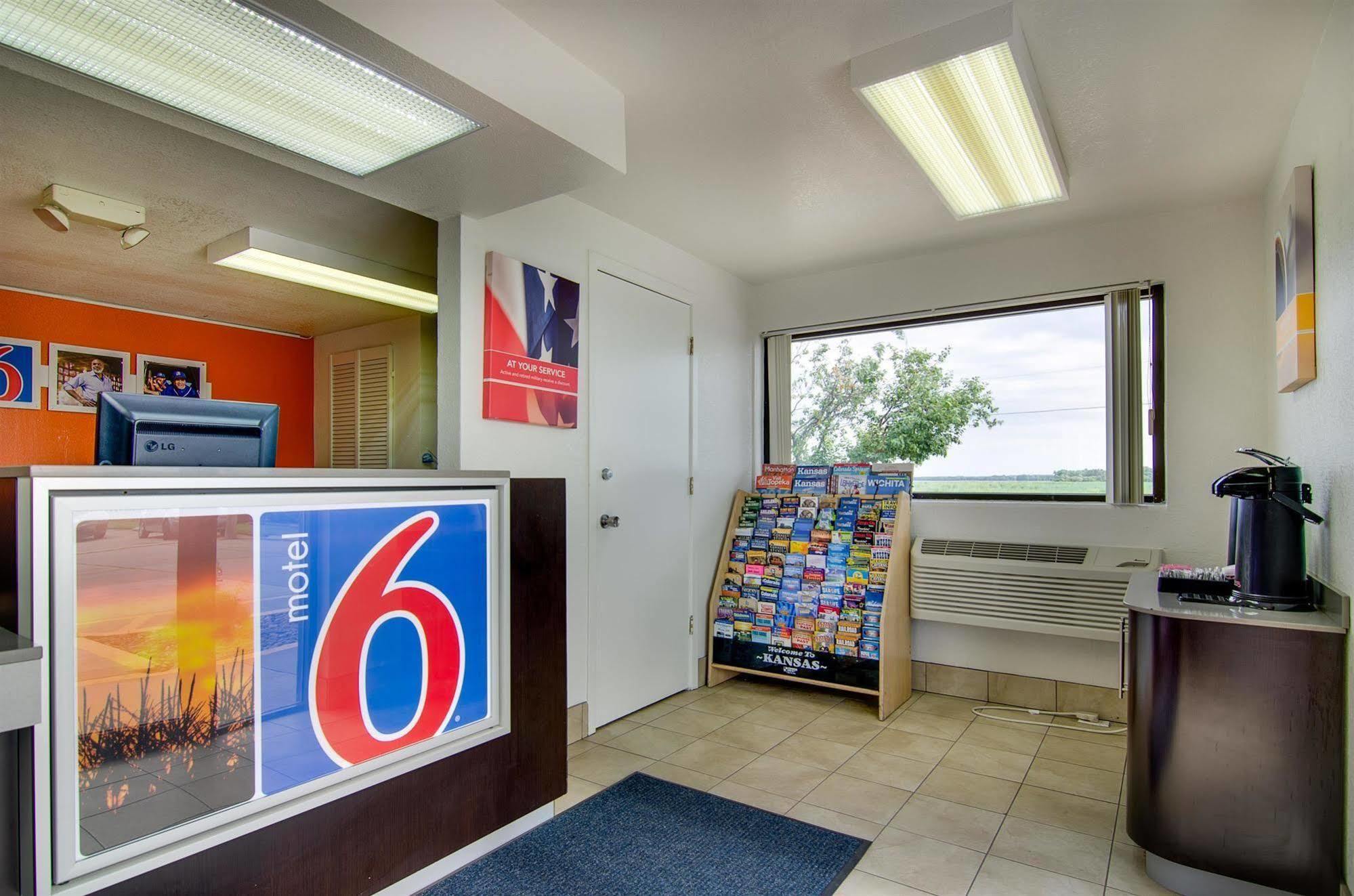 Motel 6-Salina, Ks Екстериор снимка