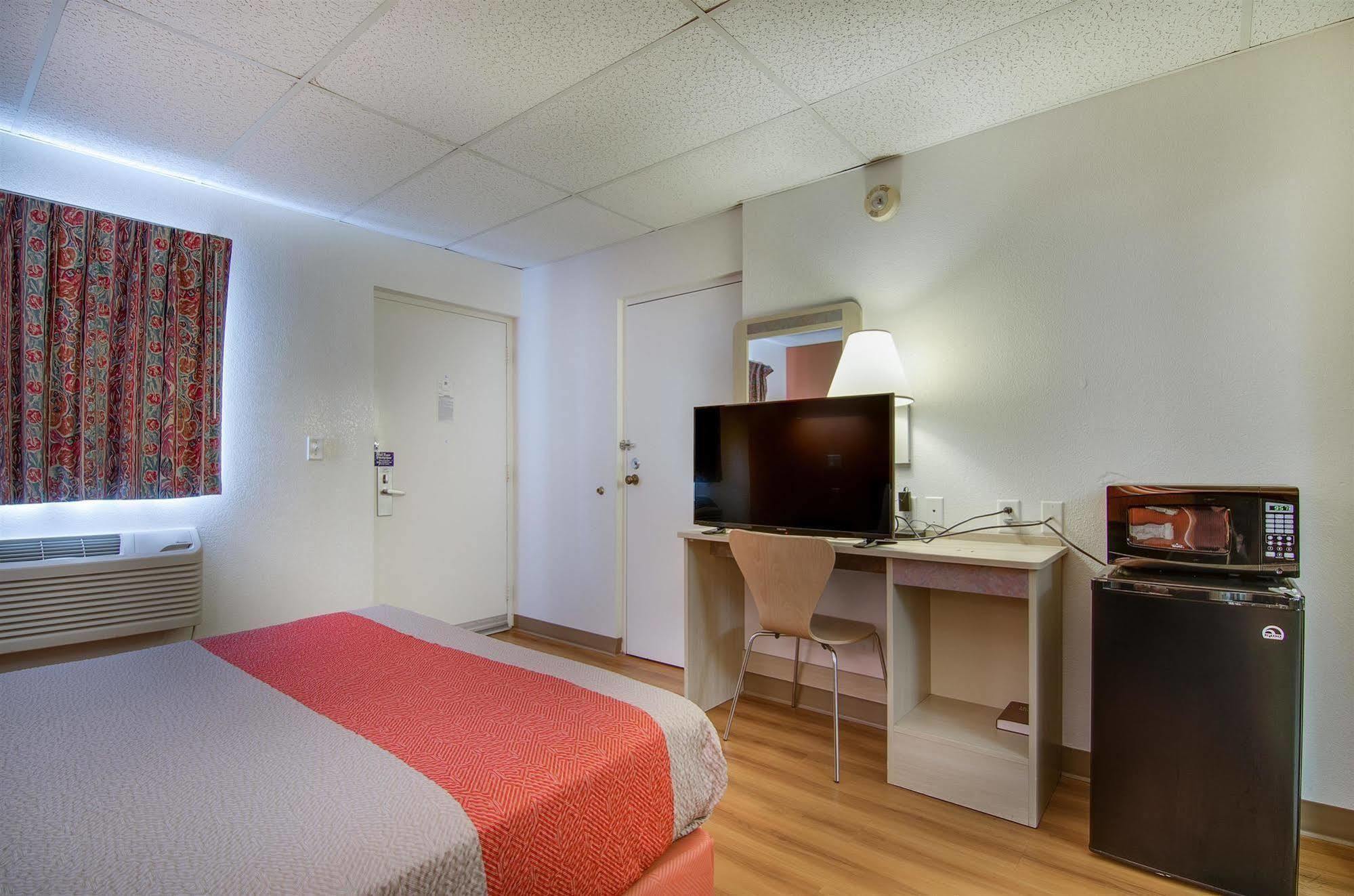 Motel 6-Salina, Ks Екстериор снимка