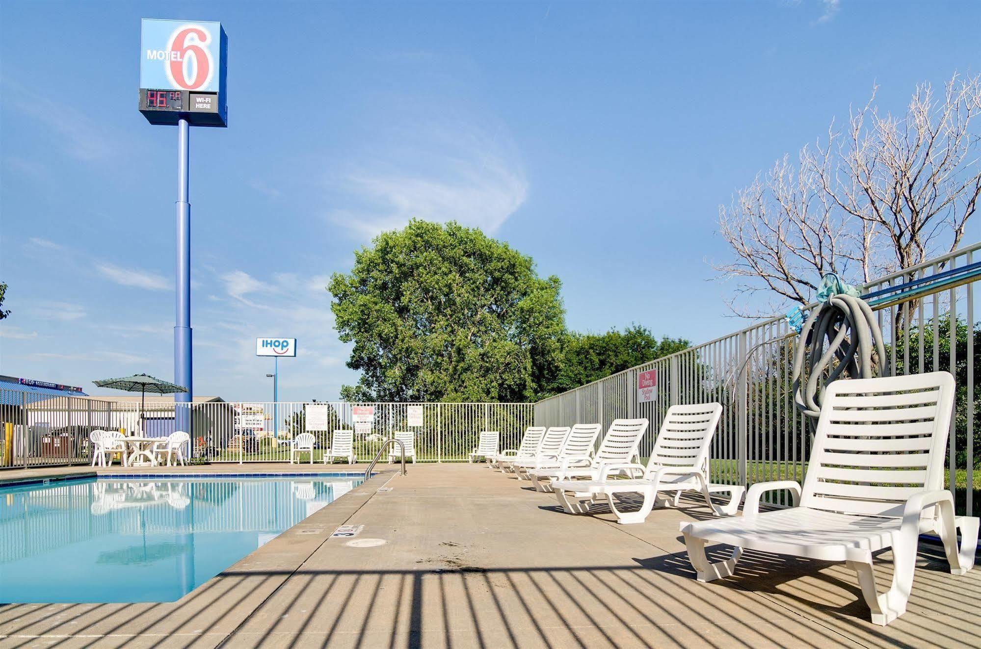 Motel 6-Salina, Ks Екстериор снимка