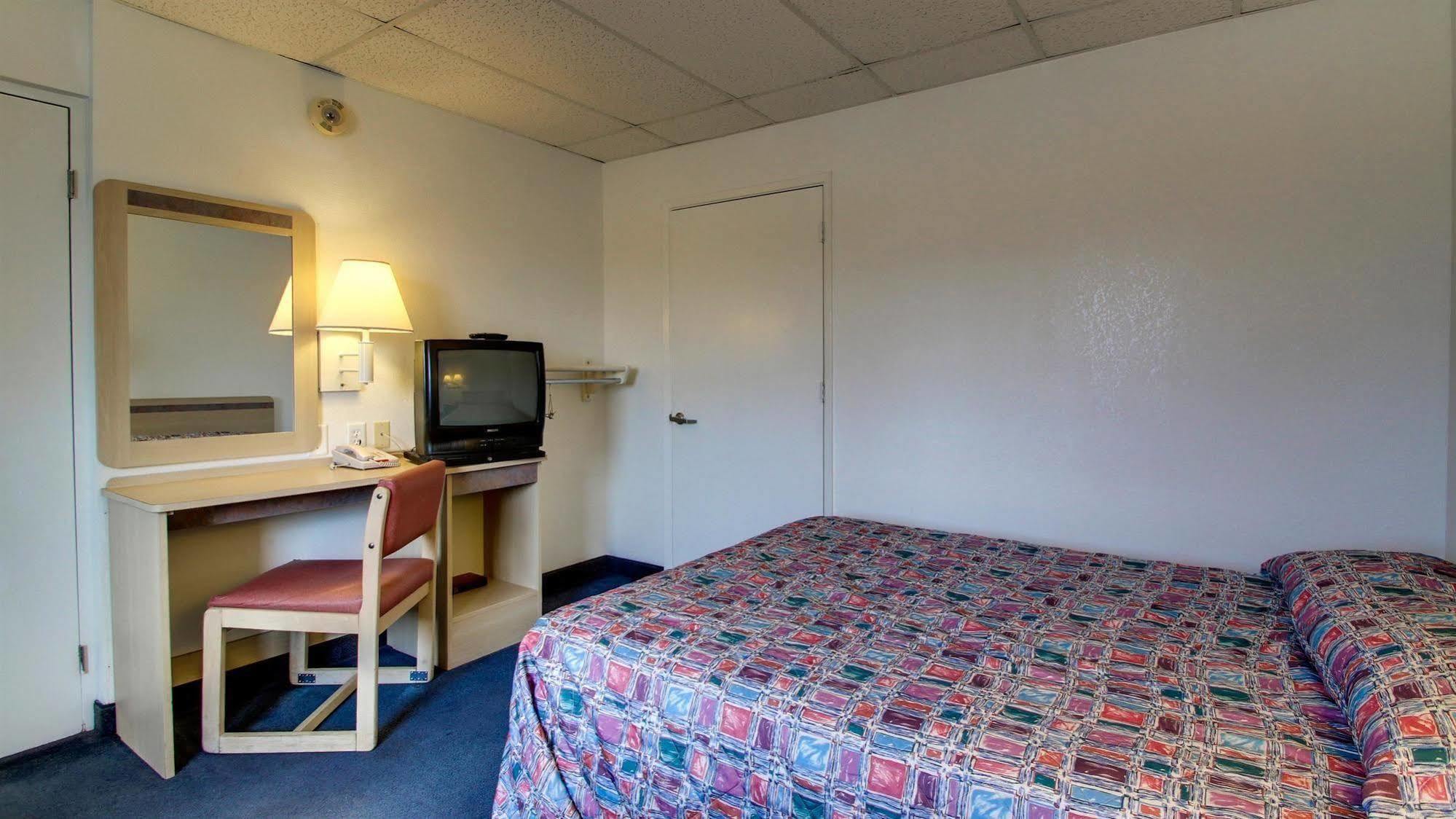 Motel 6-Salina, Ks Екстериор снимка